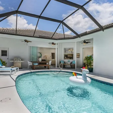 Villa Tropicana Luxury Pool Home. Gated Community